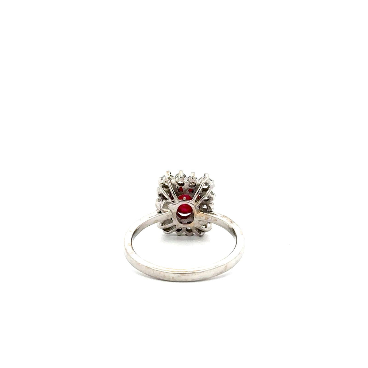 Bague Entourage en or blanc, rubis et diamants