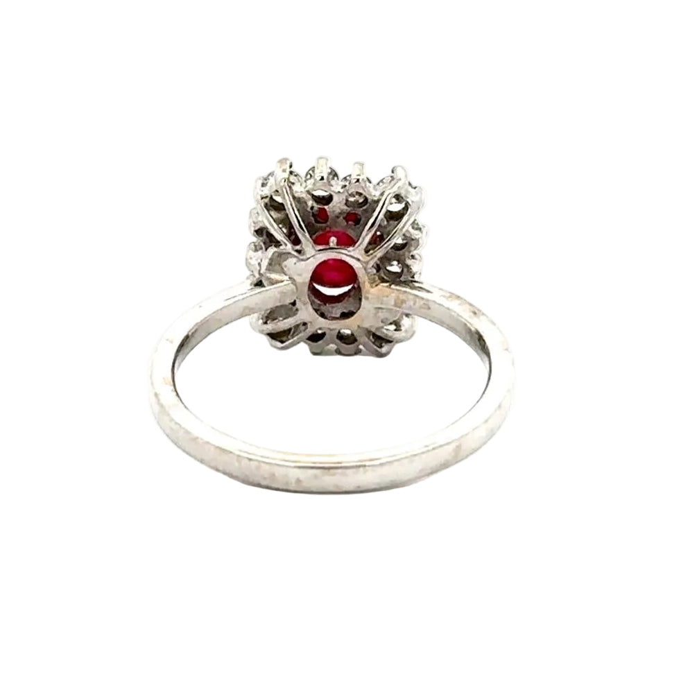 Bague Entourage en or blanc, rubis et diamants