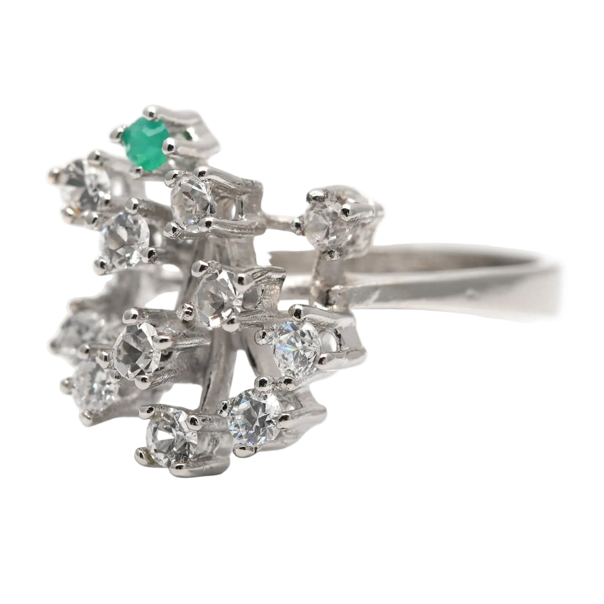 Bague en or blanc, émeraude et diamants