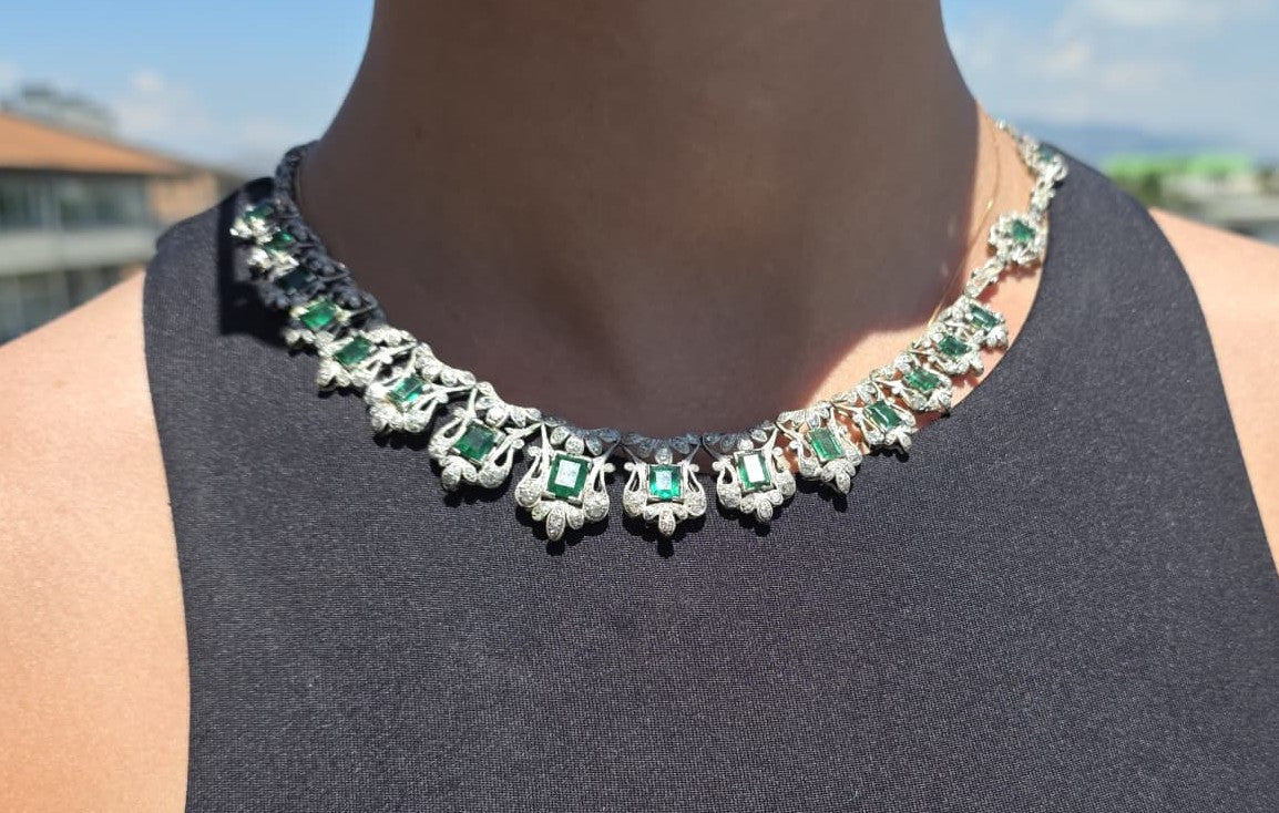 Collier Plastron en platine, émeraudes et diamants