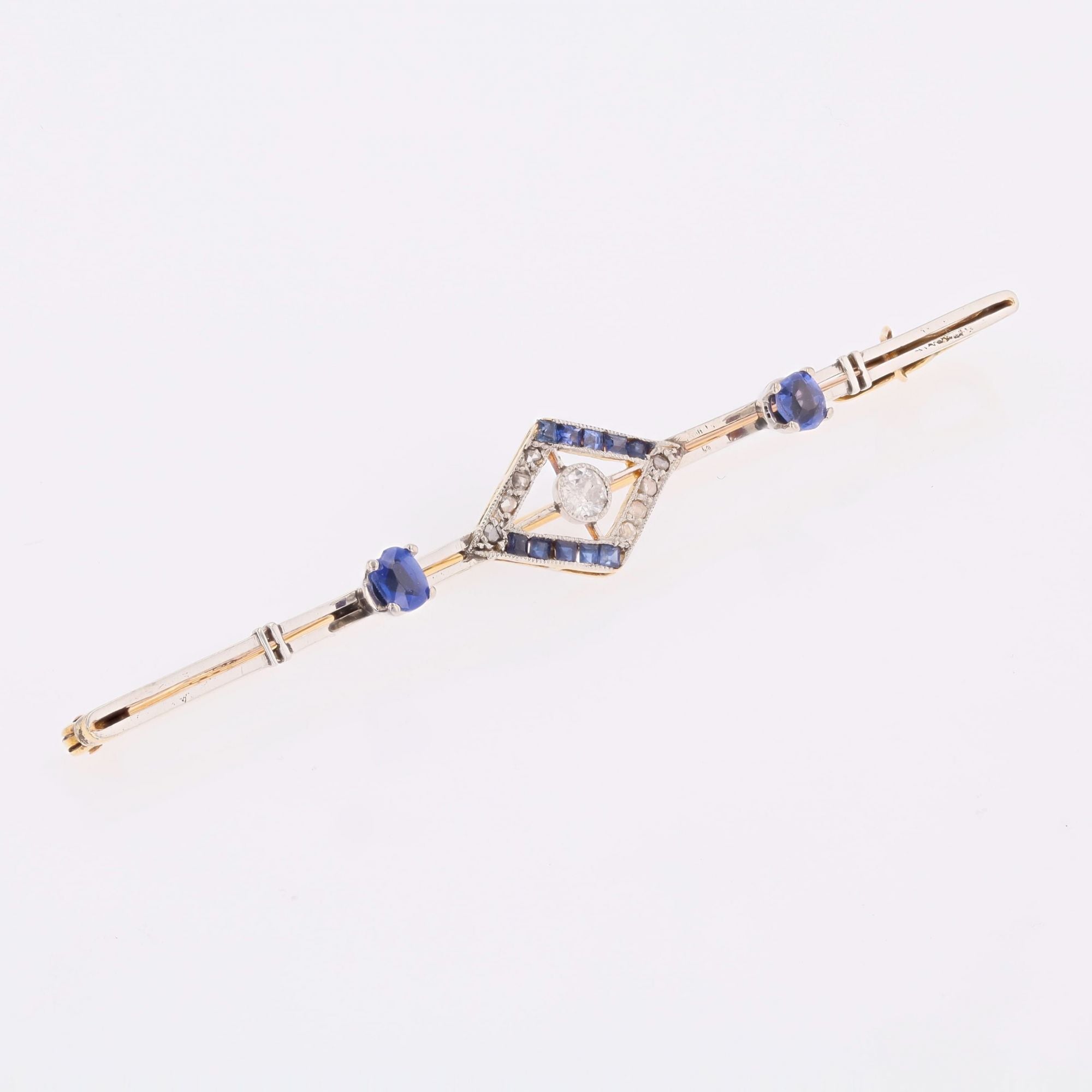 Broche Barrette en or jaune, platine, saphirs et diamants
