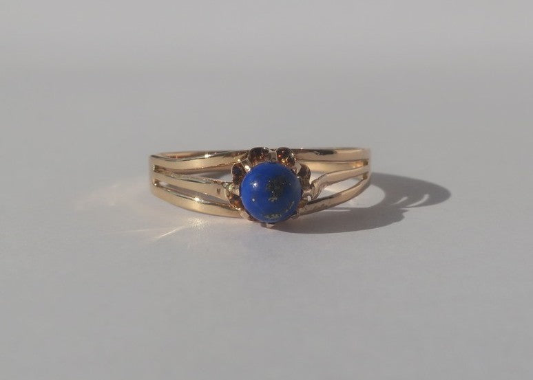 Bague Solitaire en or rose et lapis-lazuli