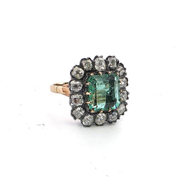 Bague Entourage en or jaune, émeraude et diamants