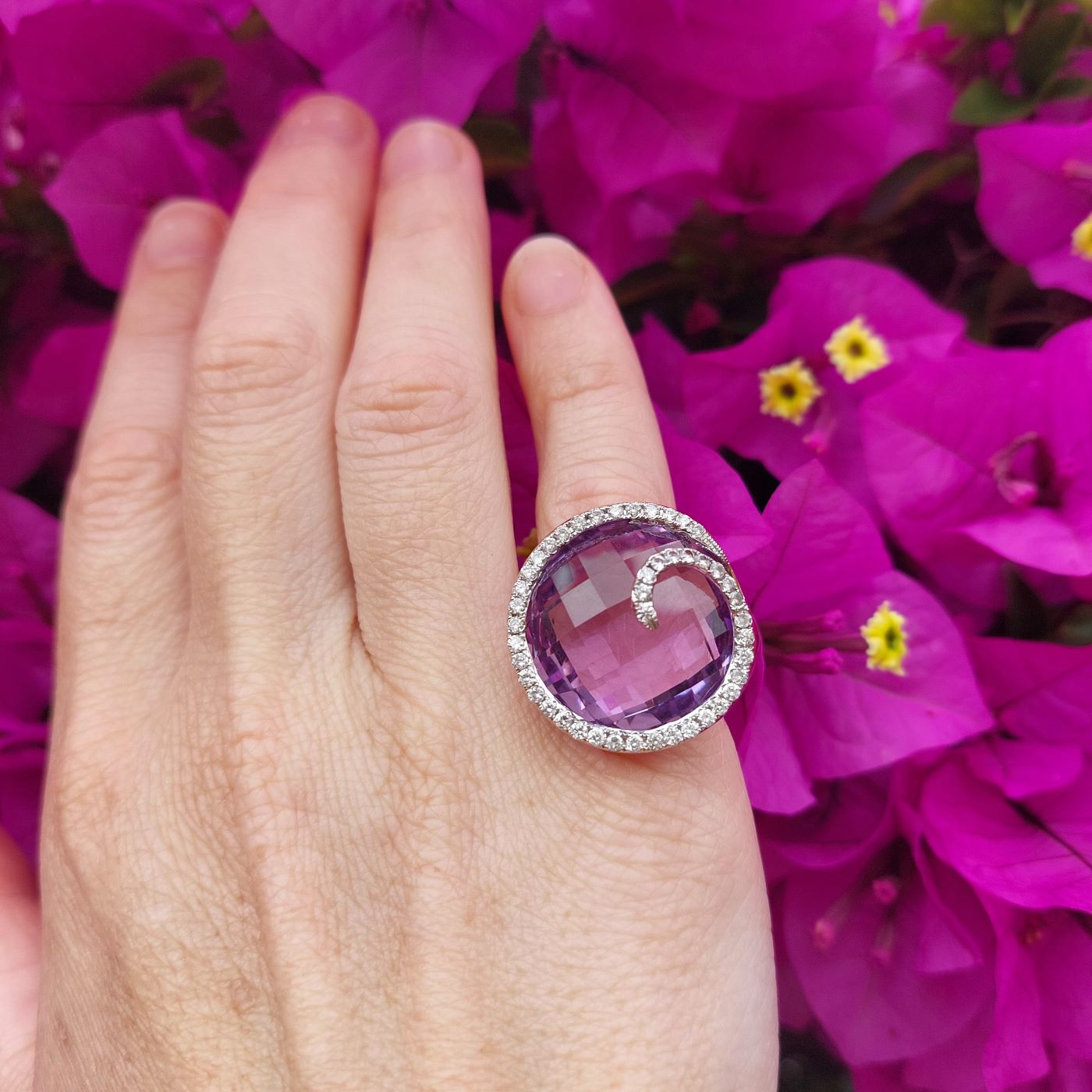 Bague Cocktail en or blanc, or rose, améthyste et diamants