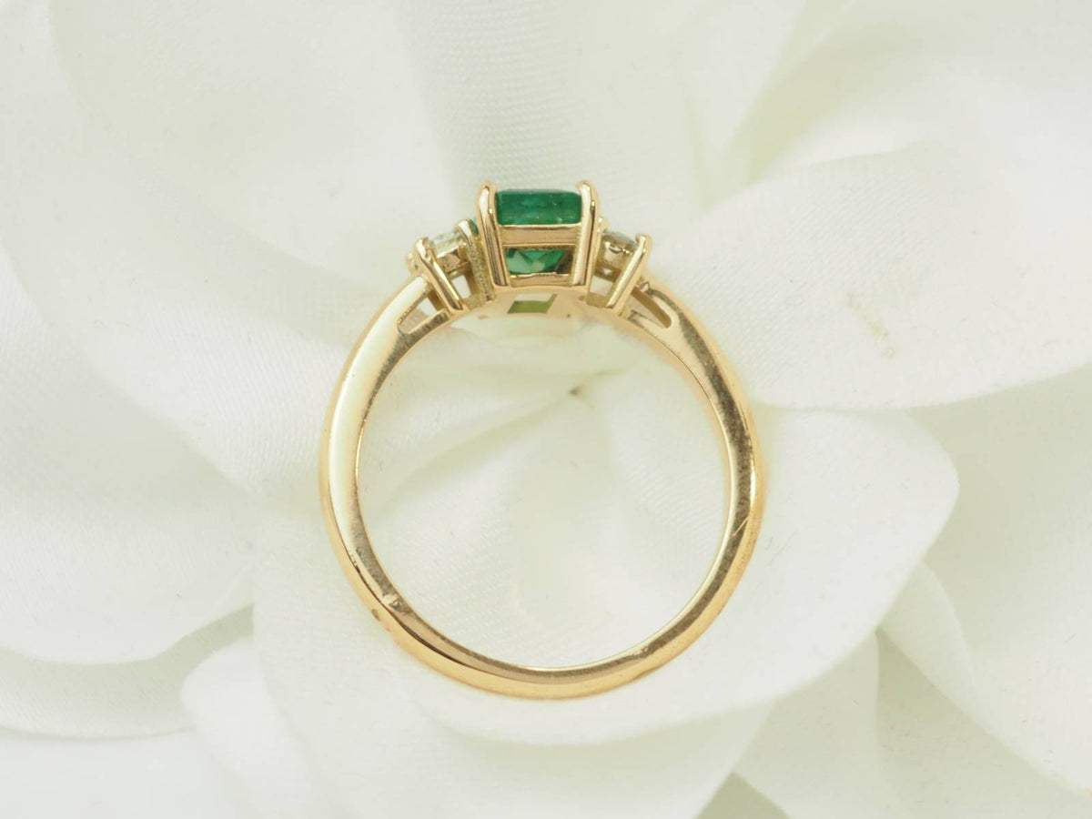 Bague Solitaire en or jaune, émeraude et diamants
