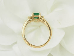 Bague Solitaire en or jaune, émeraude et diamants