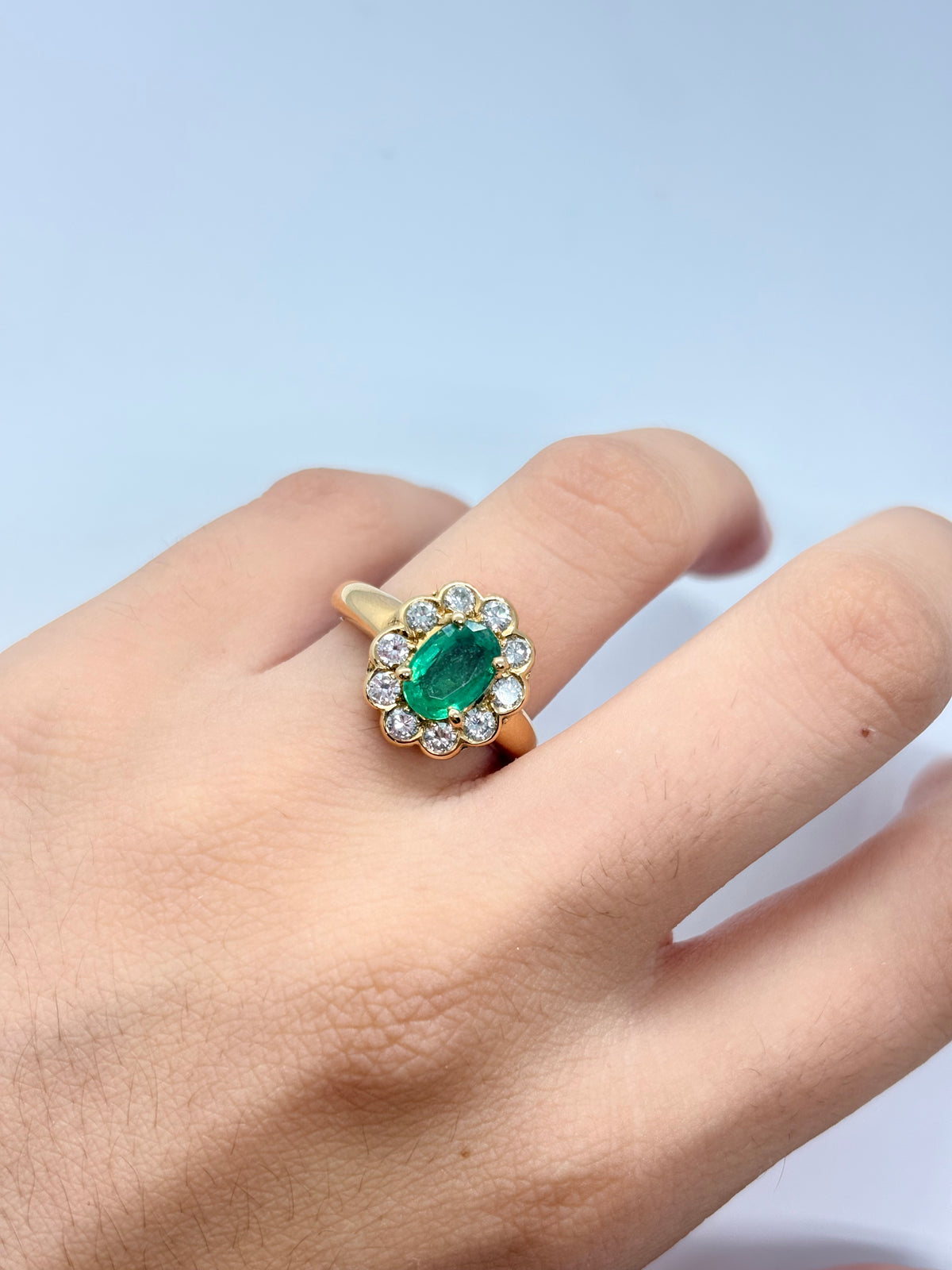 Bague Marguerite en or jaune, émeraude et diamants