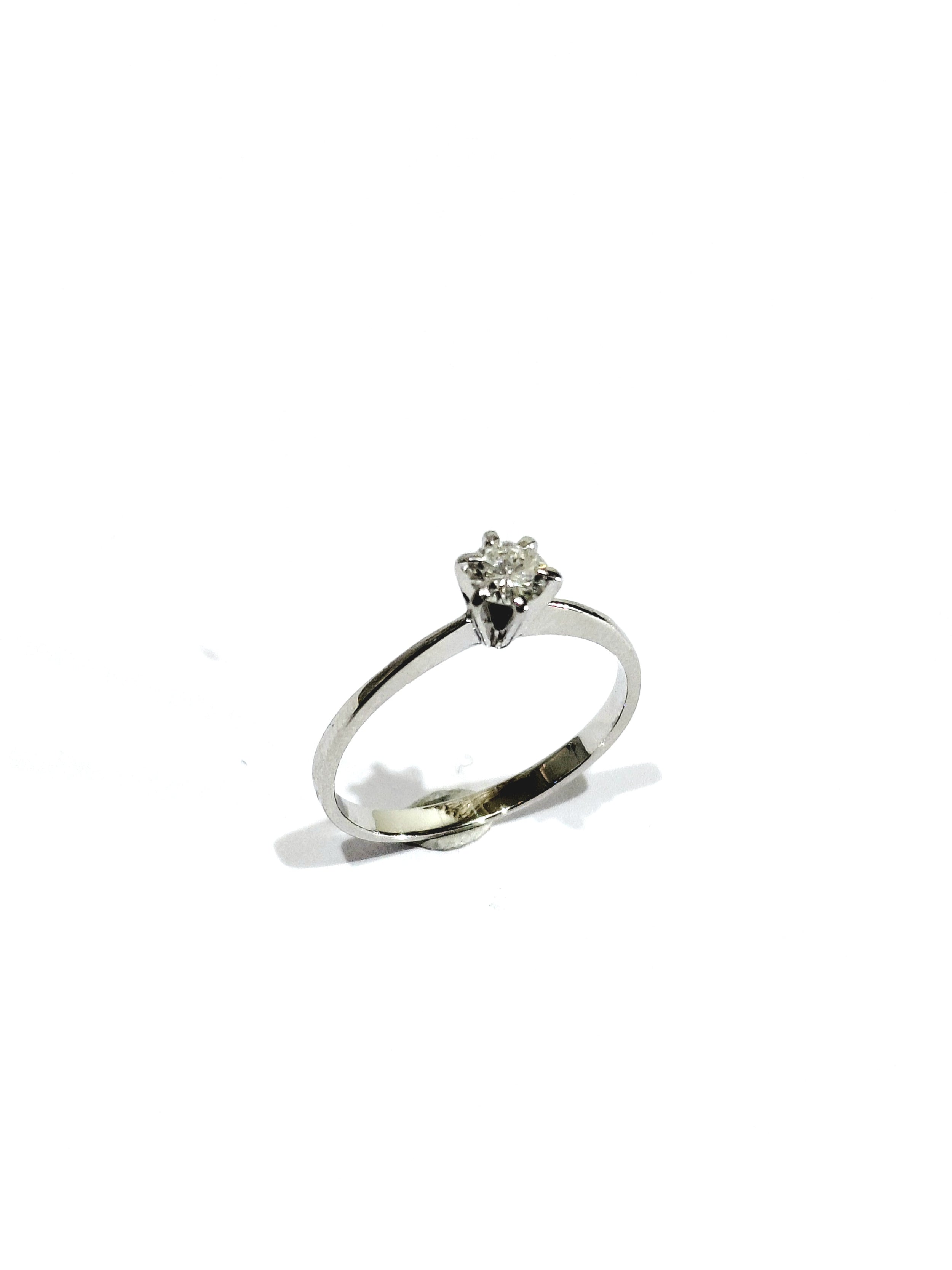 Solitaire en or blanc et diamant