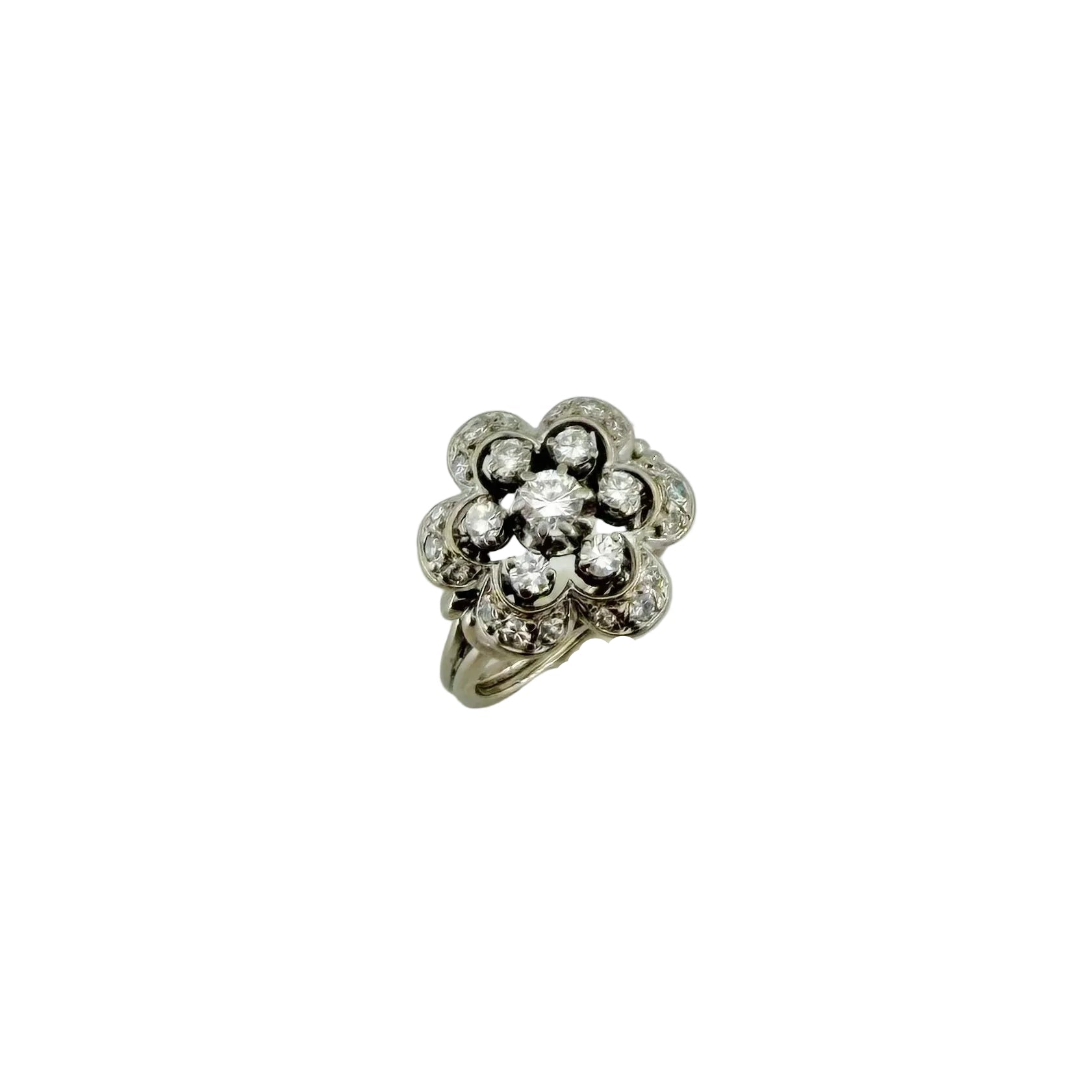 Bague Entourage en or blanc, platine et diamants