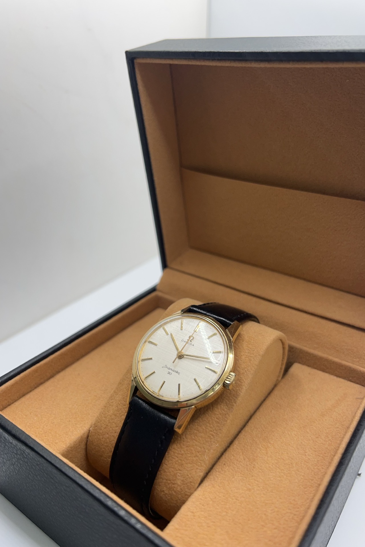 Montre OMEGA "Seamaster 300" en acier et cuir