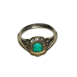 Bague Entourage en or jaune, émeraude et diamants