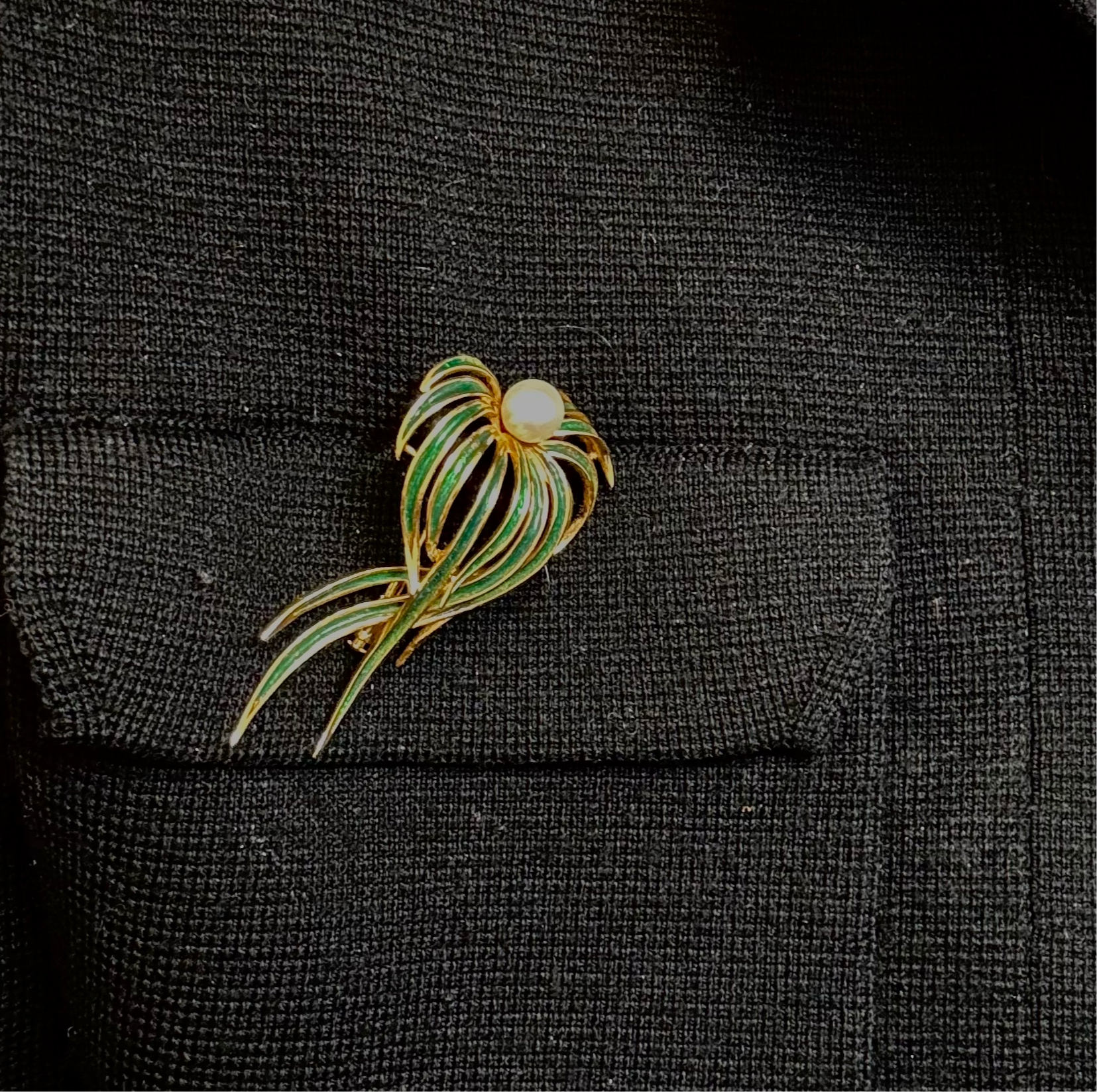 Broche « posidonie » or émaillé vert