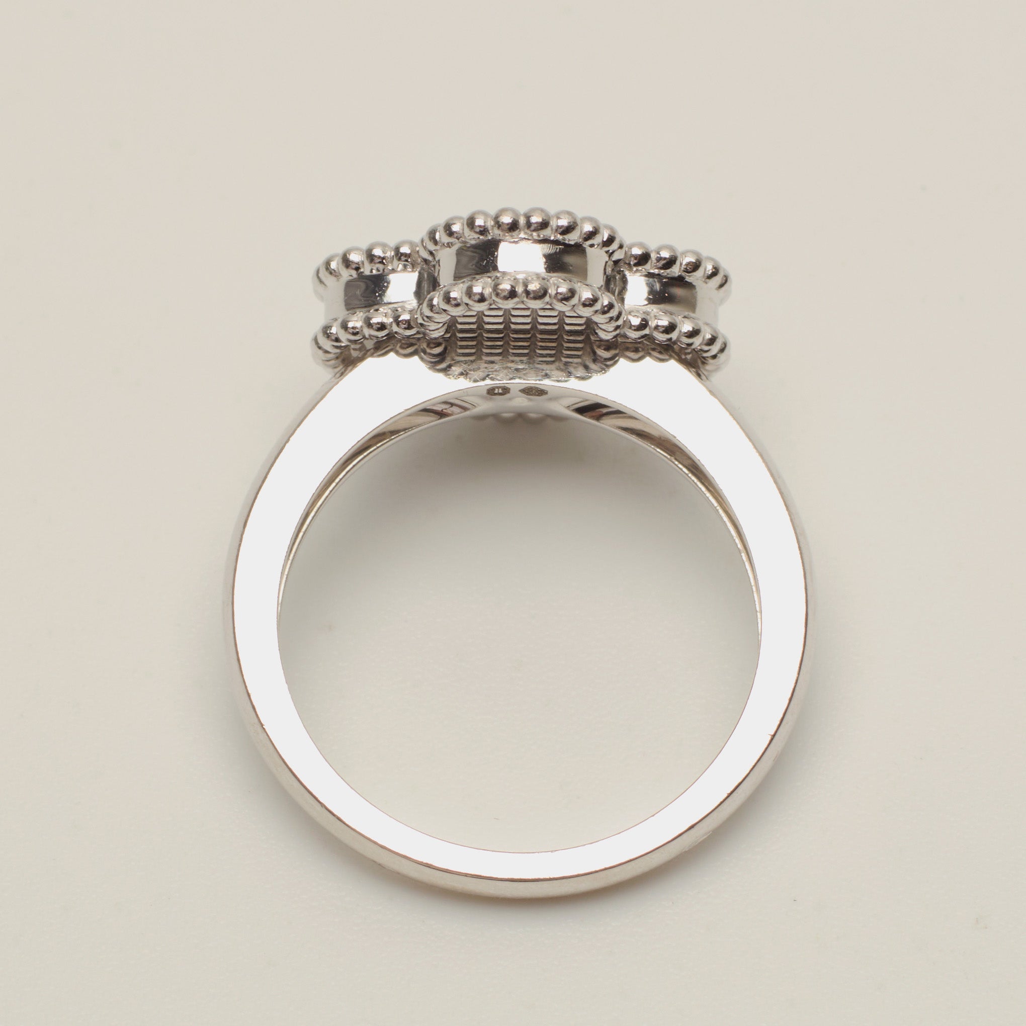 Bague VAN CLEEF & ARPELS Vintage Alhambra en or blanc