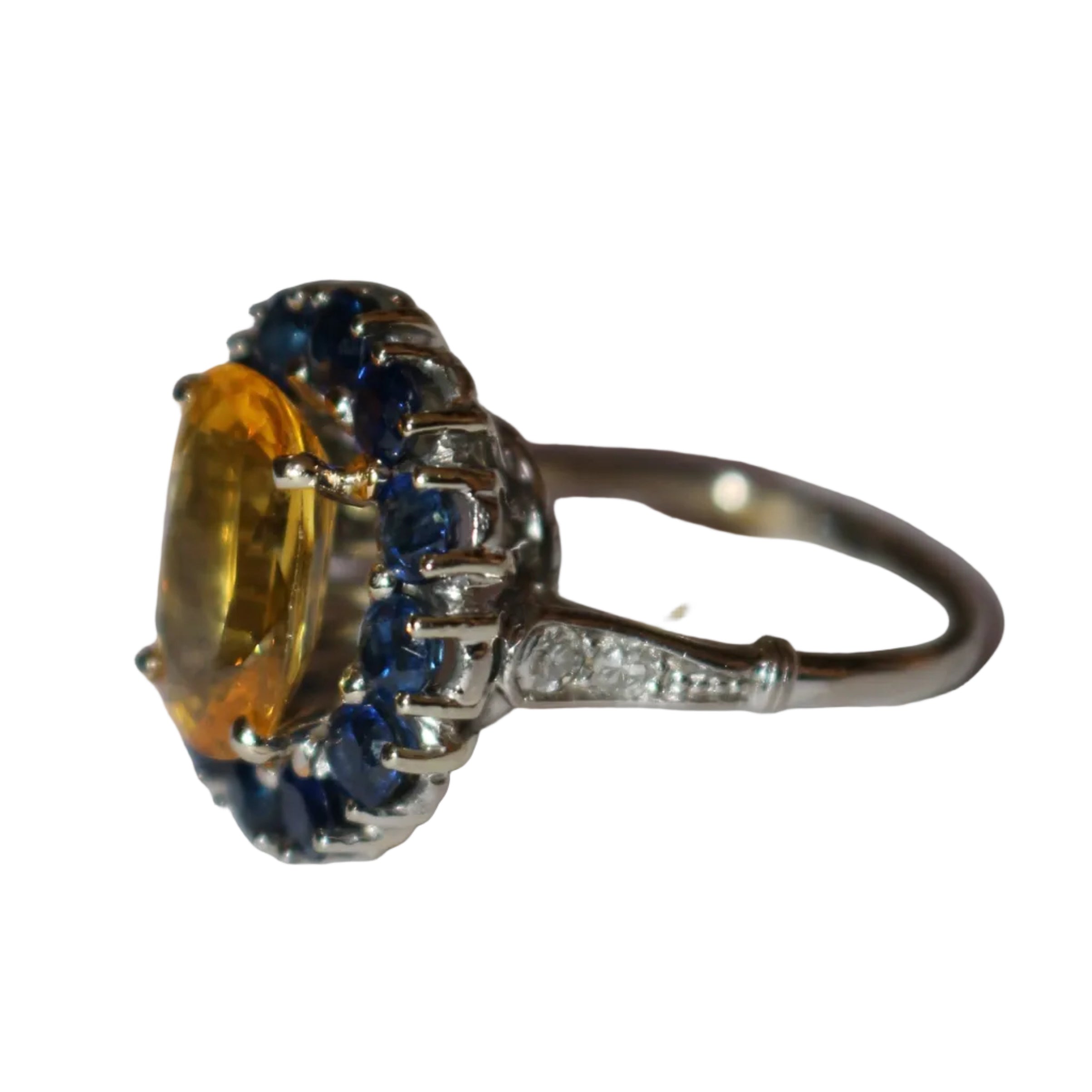 Bague Marguerite en or jaune, saphirs, et diamants