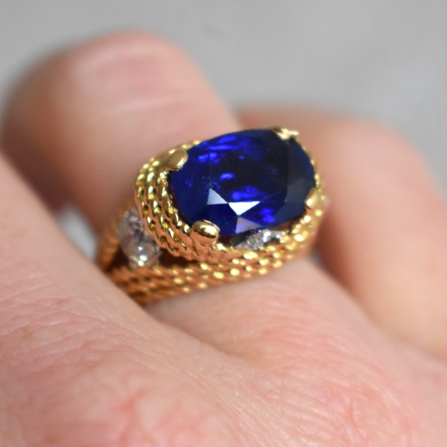 Bague Cocktail en or jaune, saphir et diamants
