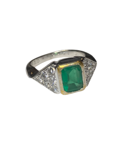 Bague en or blanc, or jaune, émeraude et diamants