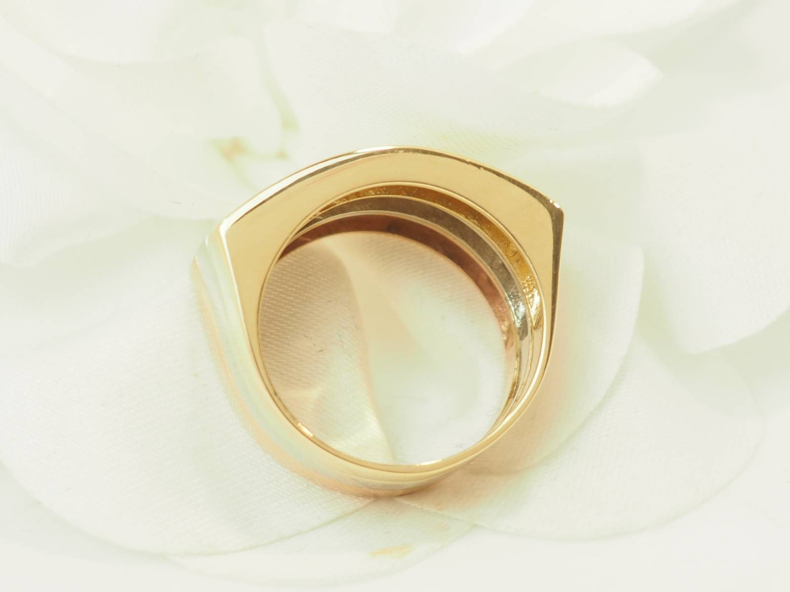 Bague en or jaune, or rose, et or blanc