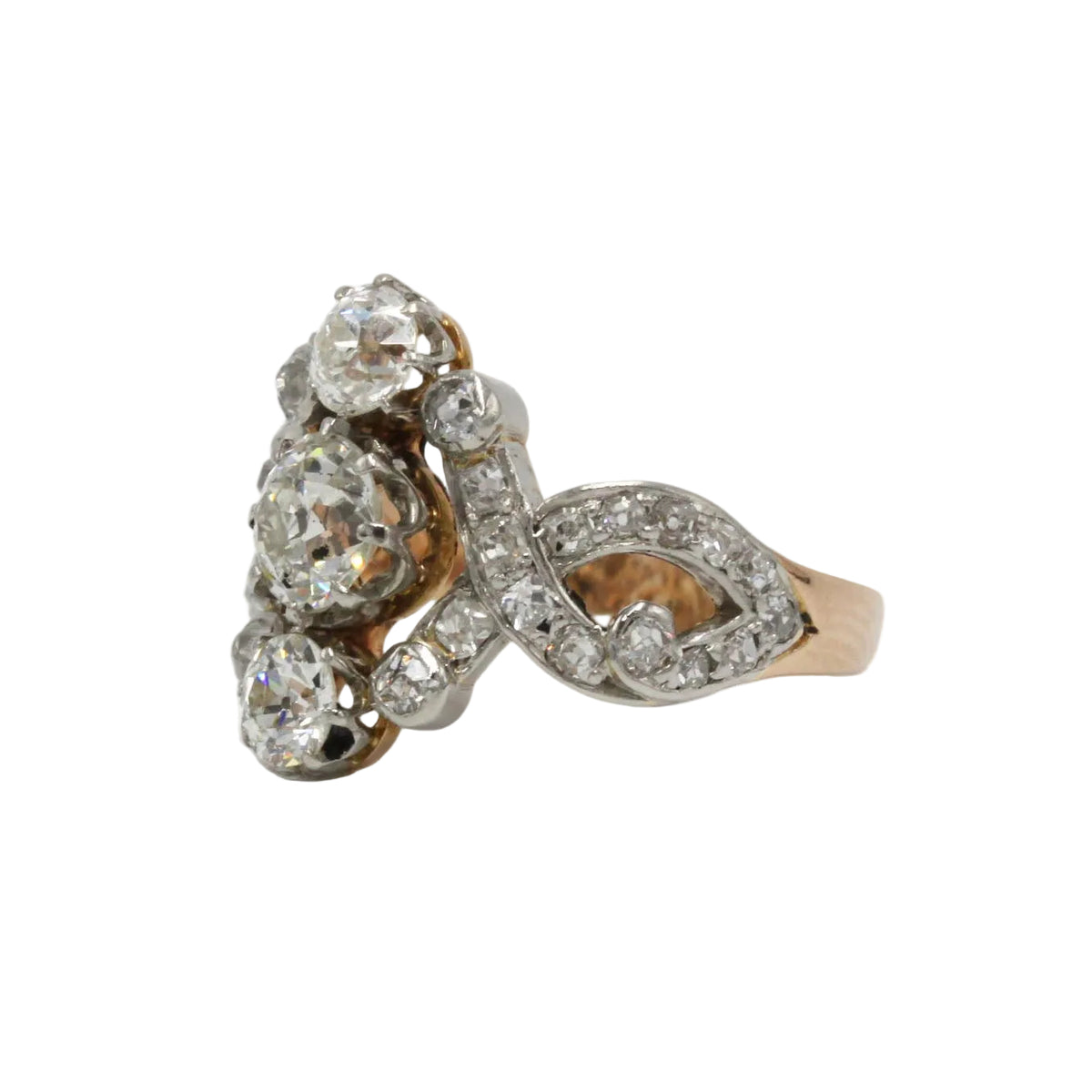 Bague en or jaune, platine et diamants