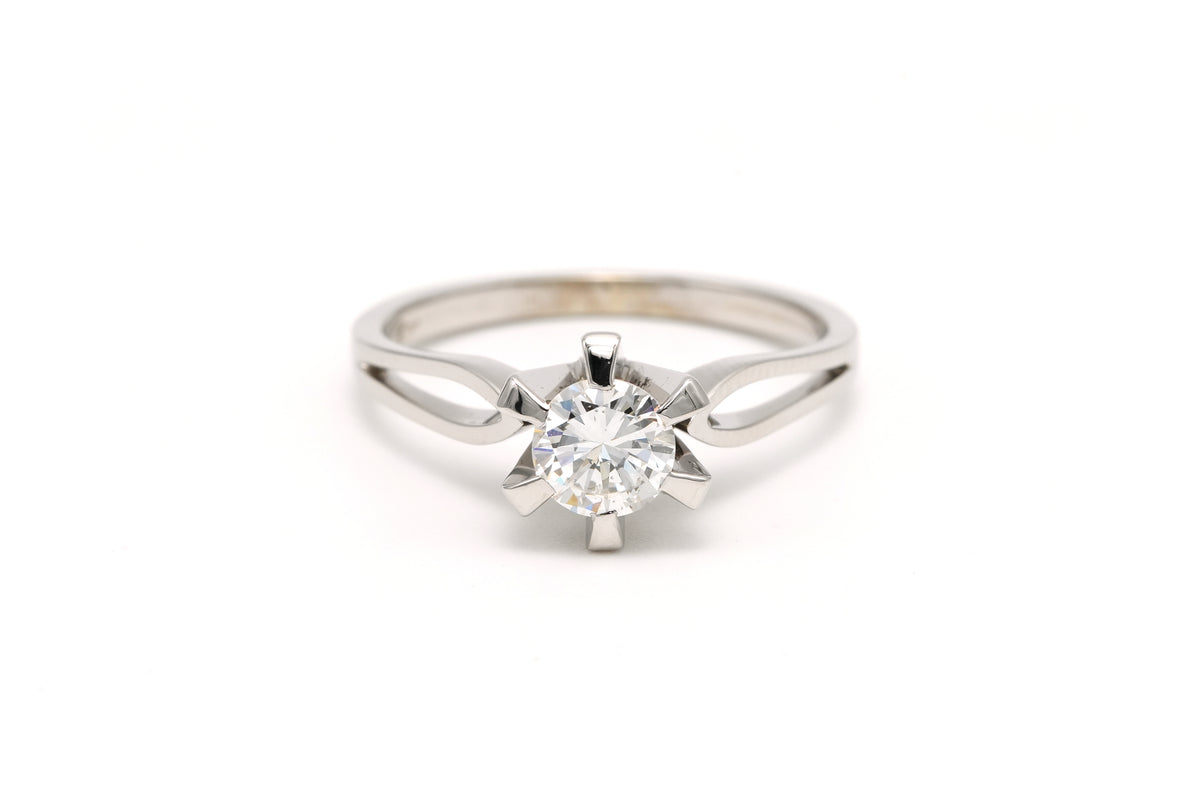 Bague Solitaire en or blanc et diamants