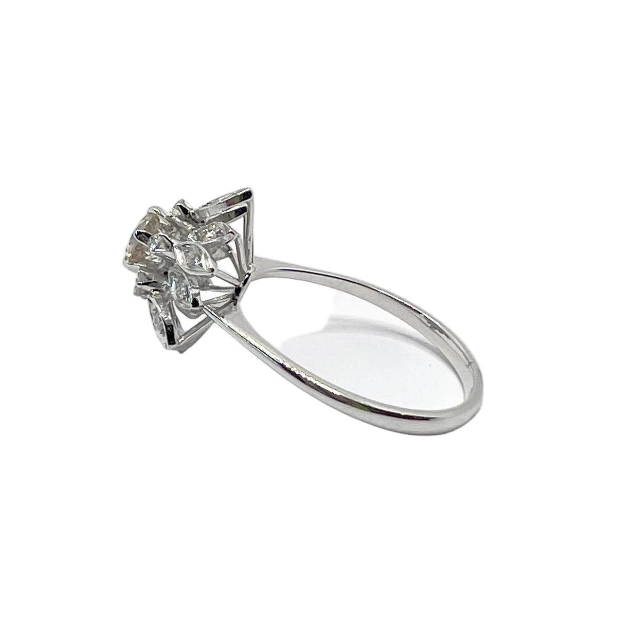 Bague Marguerite en or blanc et diamants