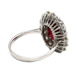 Bague Entourage en or blanc, rubis et diamants