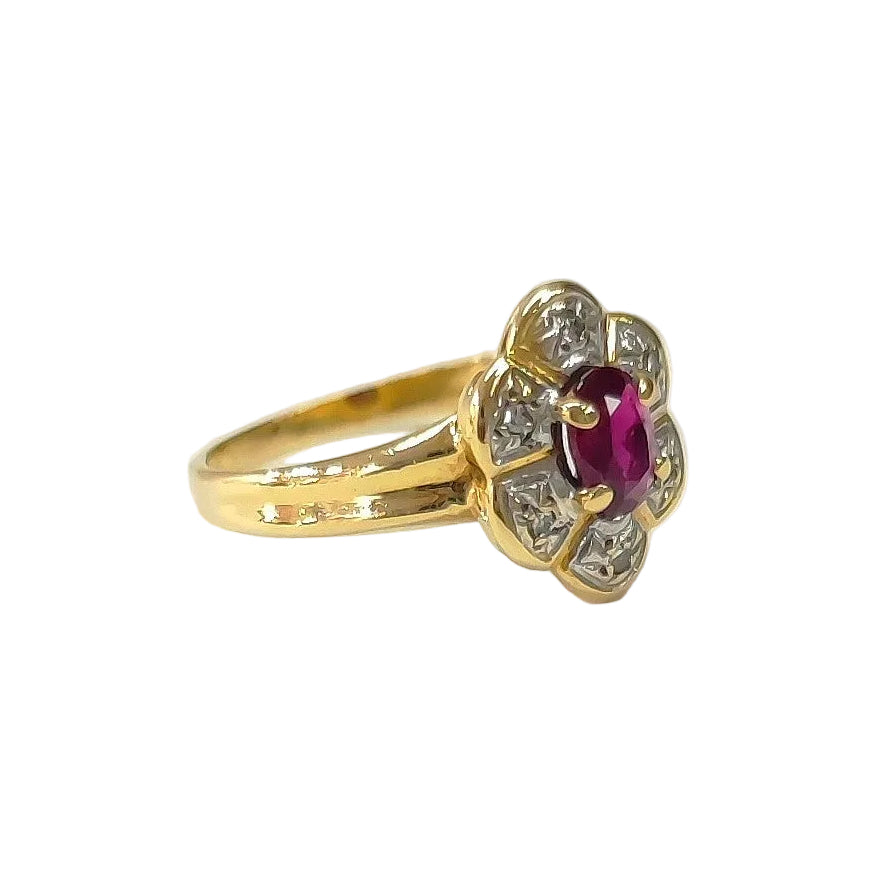 Bague Entourage en or jaune, rubis et diamants