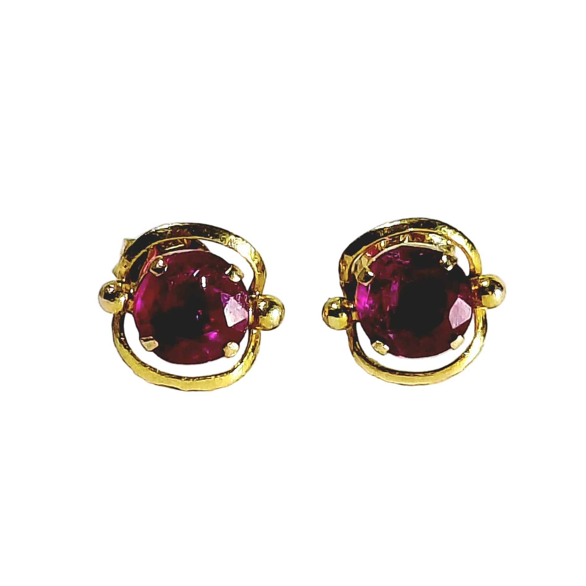 Boucles d'oreilles Puces en or jaune et rubis