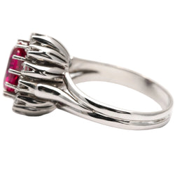 Bague Entourage en or blanc, rubis et diamants