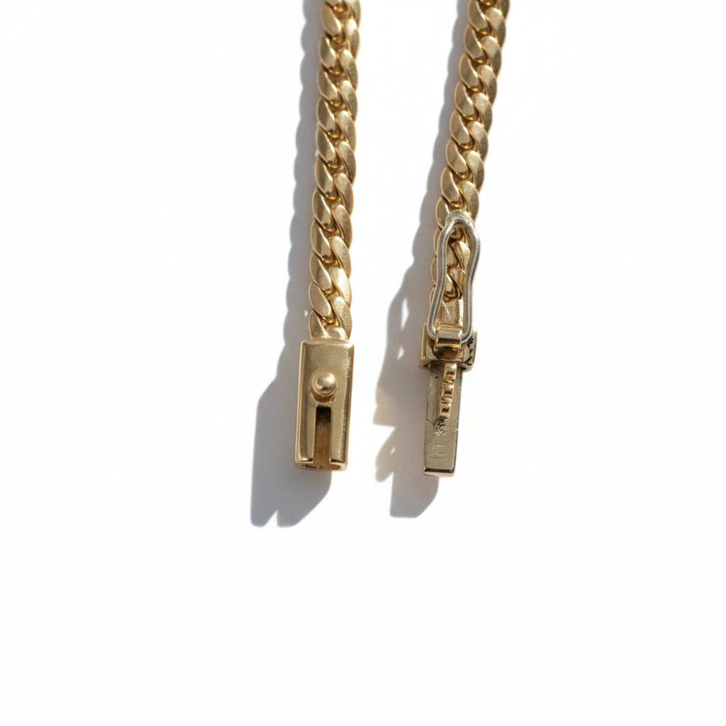 Collier A ROURE en or jaune et diamant