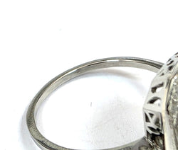 Bague Entourage en or blanc, saphir et diamants