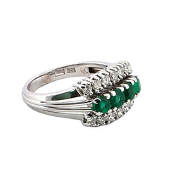 Bague en or blanc, émeraudes et diamants
