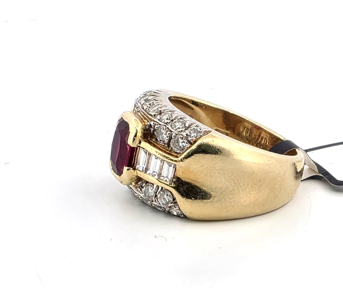 Bague Tank en or jaune, rubis et diamants