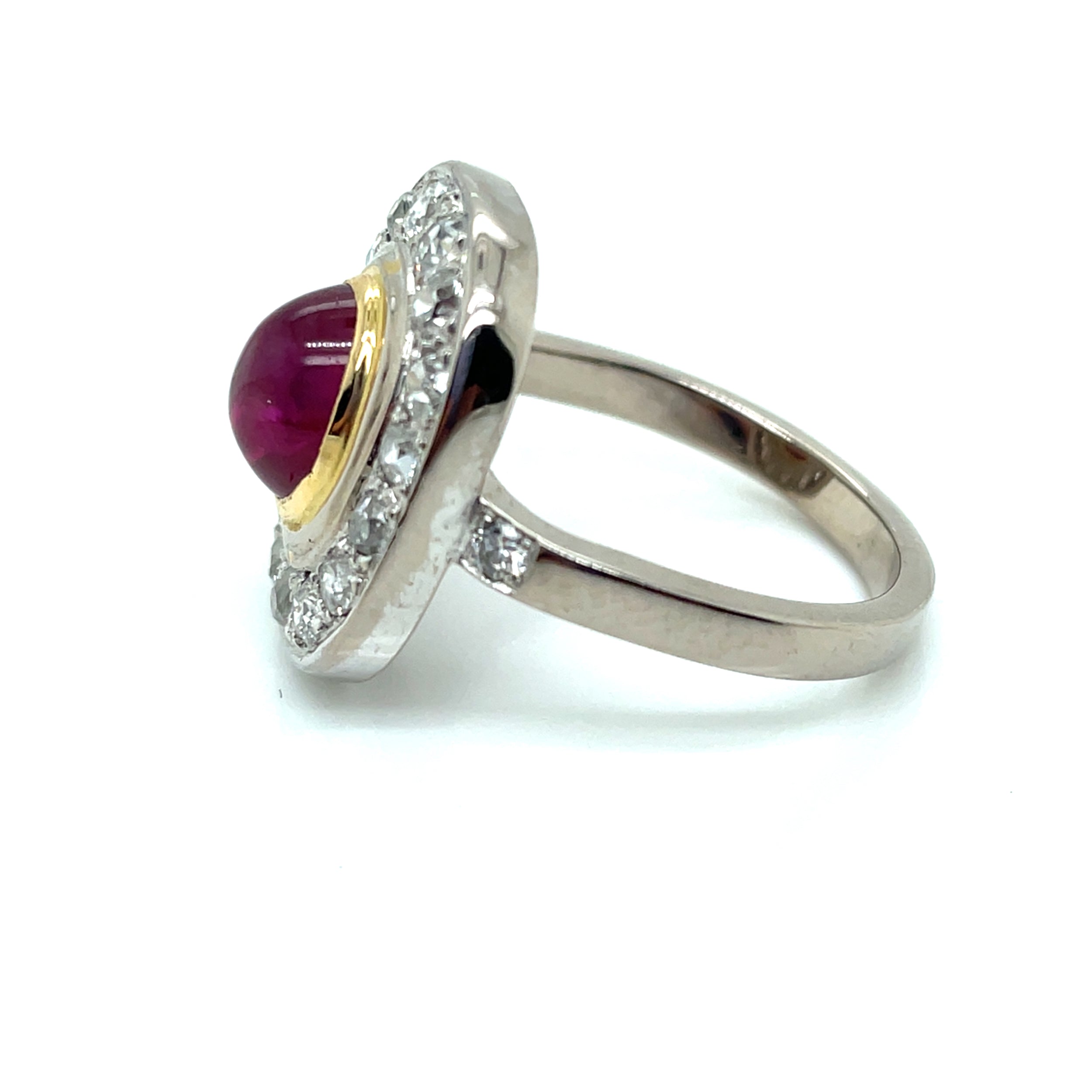 Bague en ors de couleurs et rubis