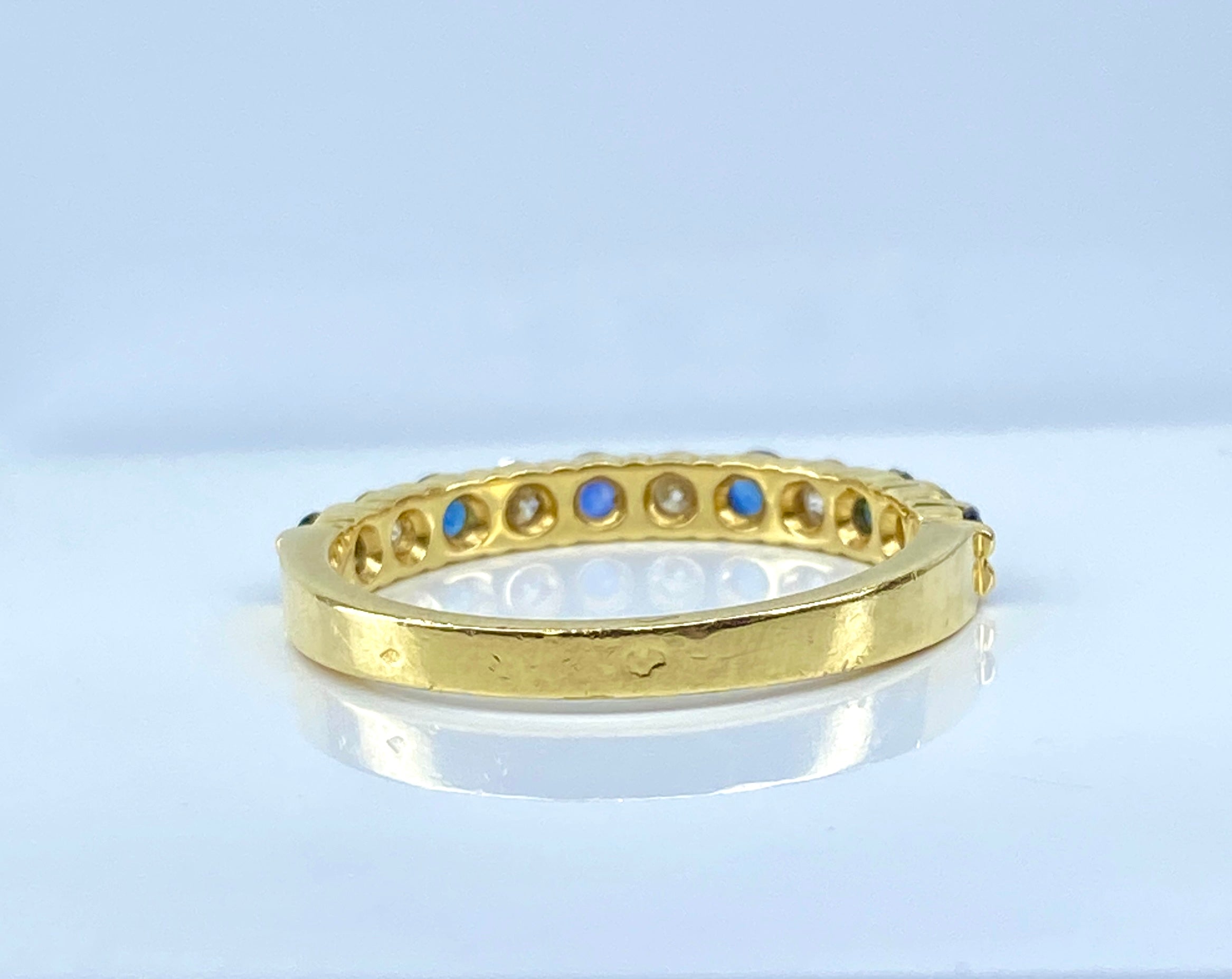 Bague Alliance en or jaune, saphirs et diamants