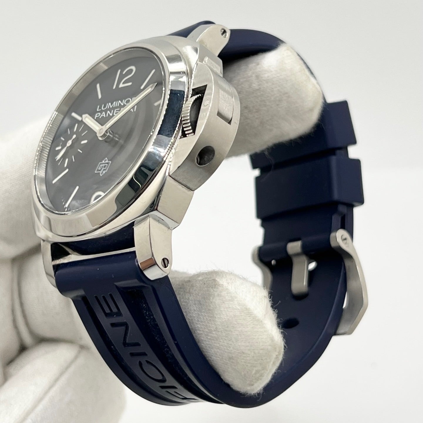 Montre PANERAI "Luminor Base" en acier et caoutchouc