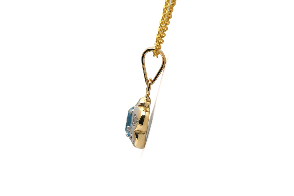 Pendentif en or blanc, or jaune, topaze et diamants