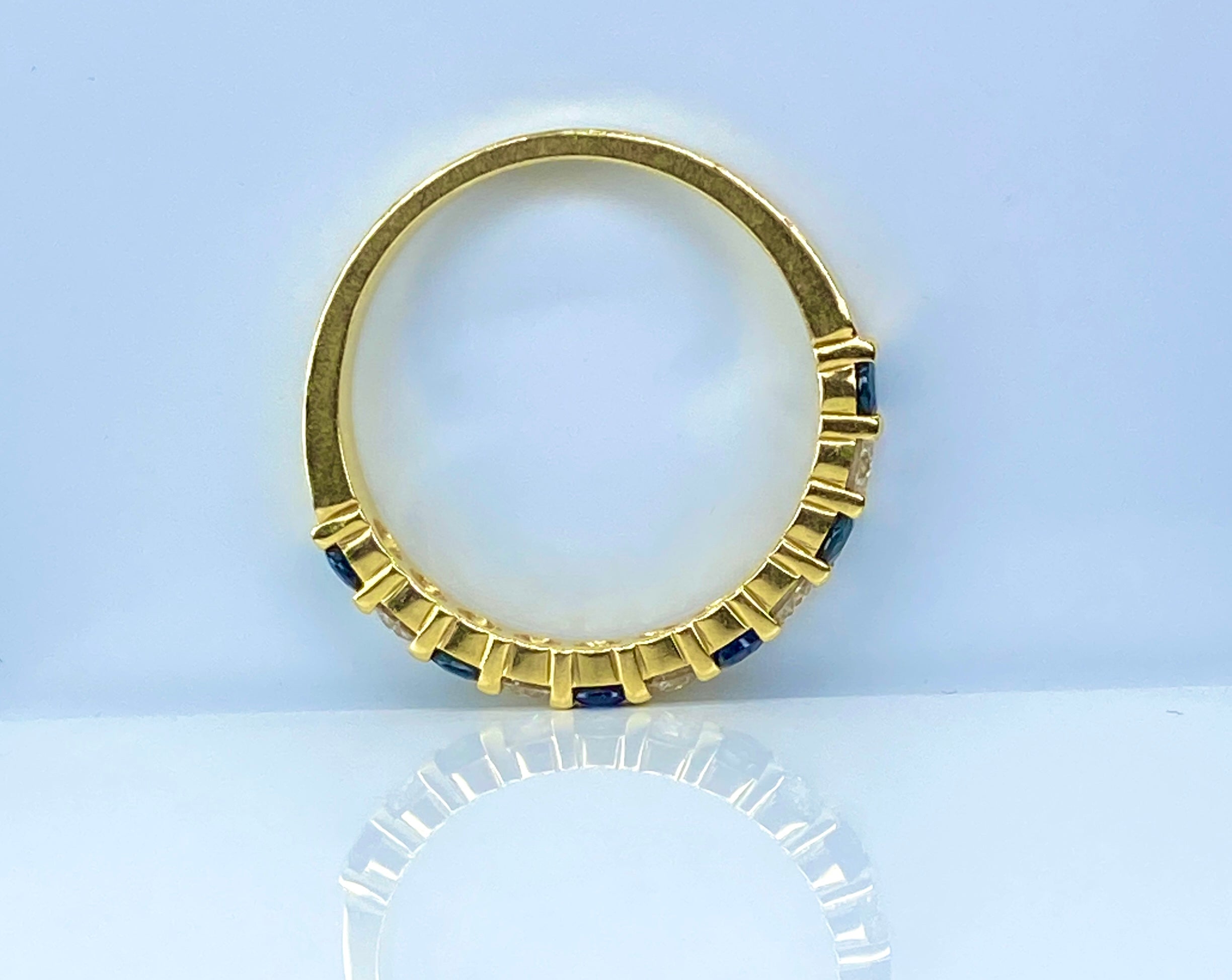 Bague Alliance en or jaune, saphirs et diamants