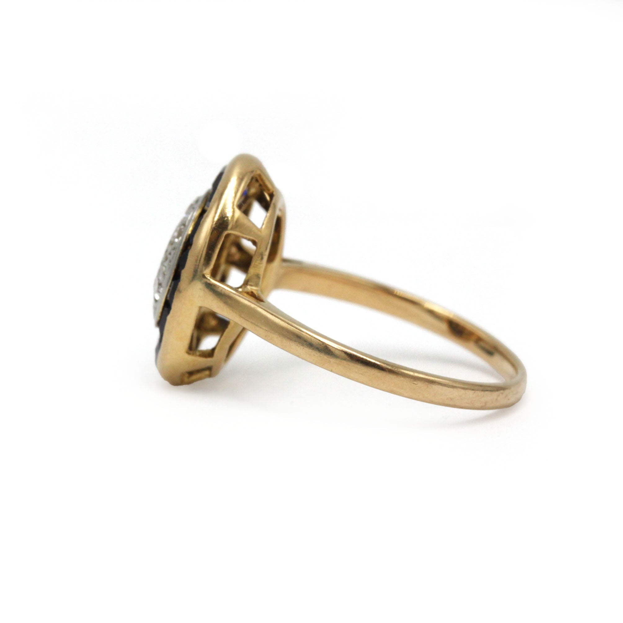 Bague en or jaune, platine, saphirs et diamants