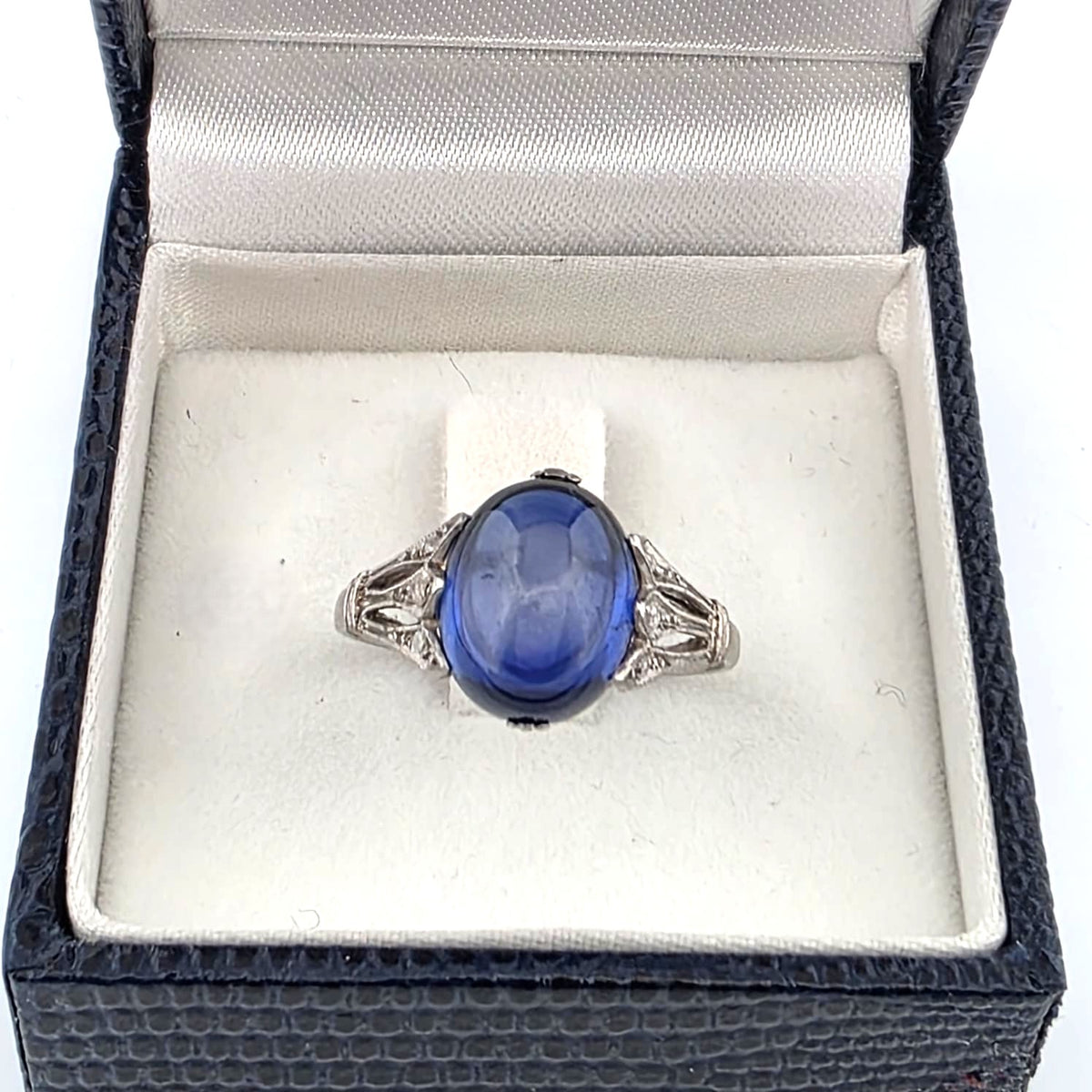 Bague Solitaire en or blanc, saphir et diamants