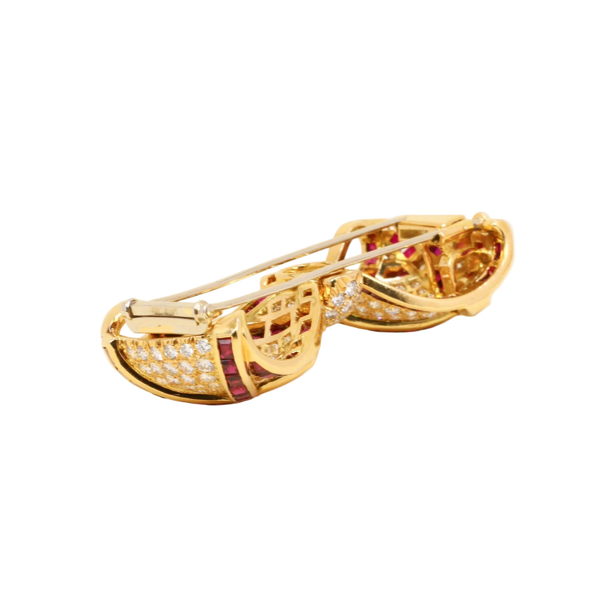 Broche Clip en or jaune, rubis et diamants