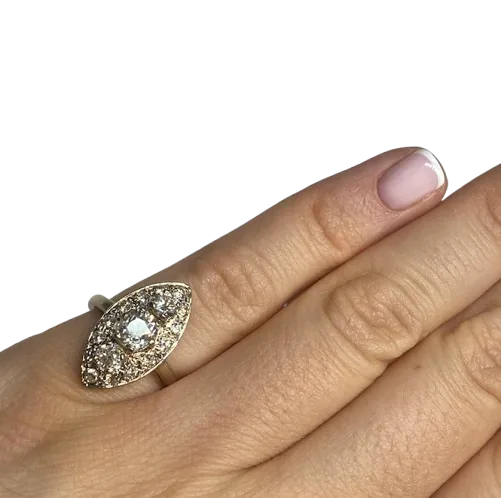 Bague Marquise en or blanc et diamants