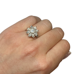 Bague Marguerite en platine et diamants