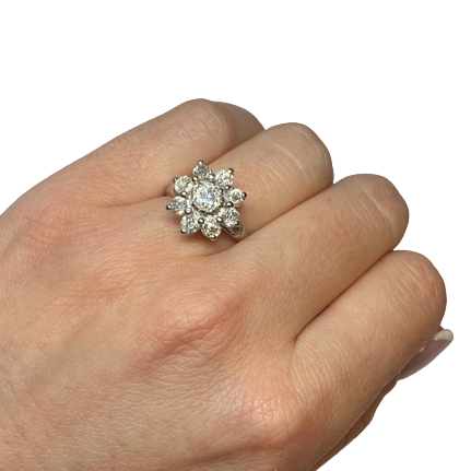 Bague Marguerite en platine et diamants