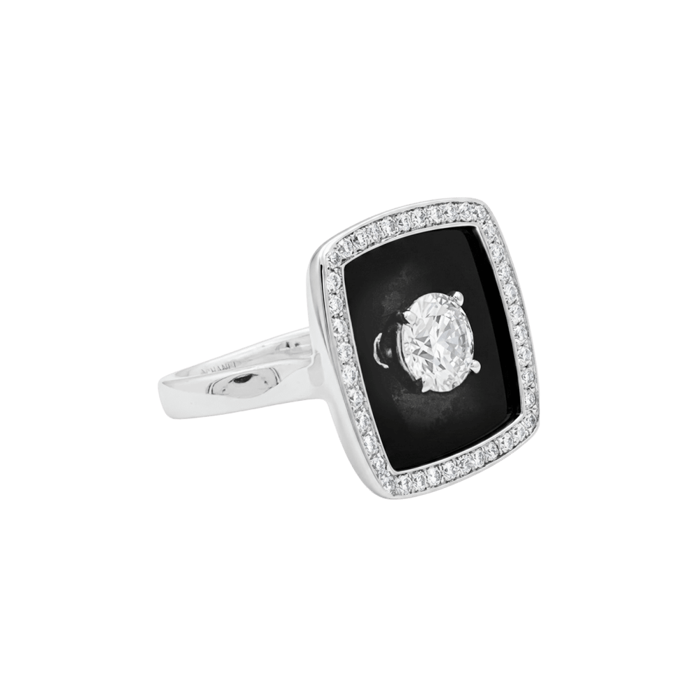 Bague Chanel, "Nuit Noire", or blanc, émail, diamant 1,01 carat.