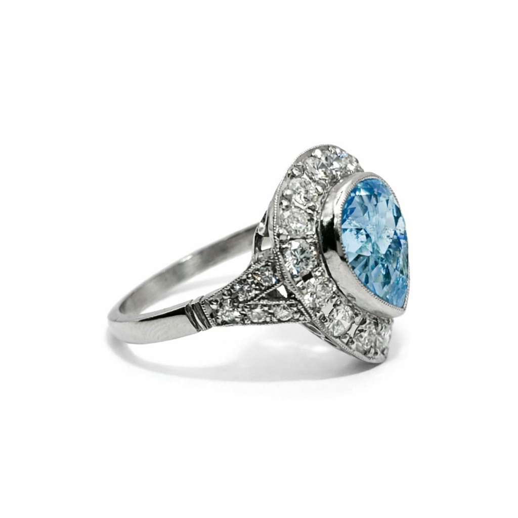 Bague Entourage en platine, aigue-marine et diamants