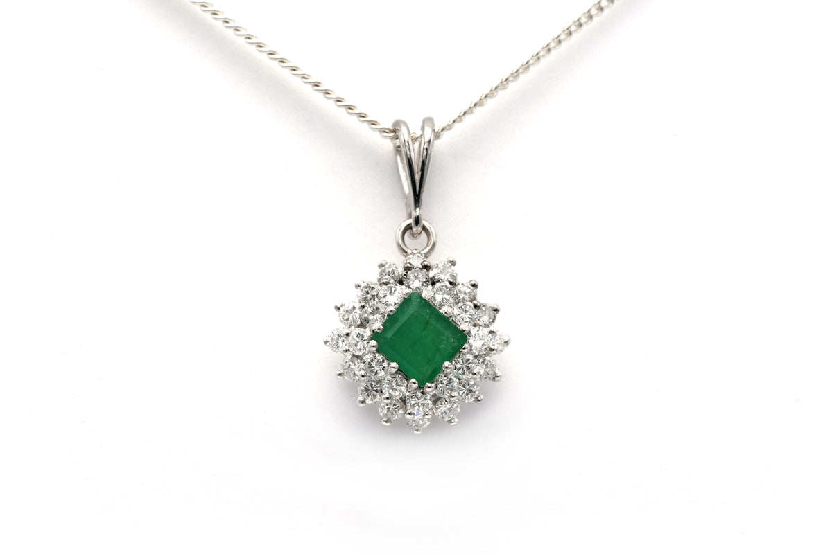 Pendentif en or blanc, émeraude et diamants