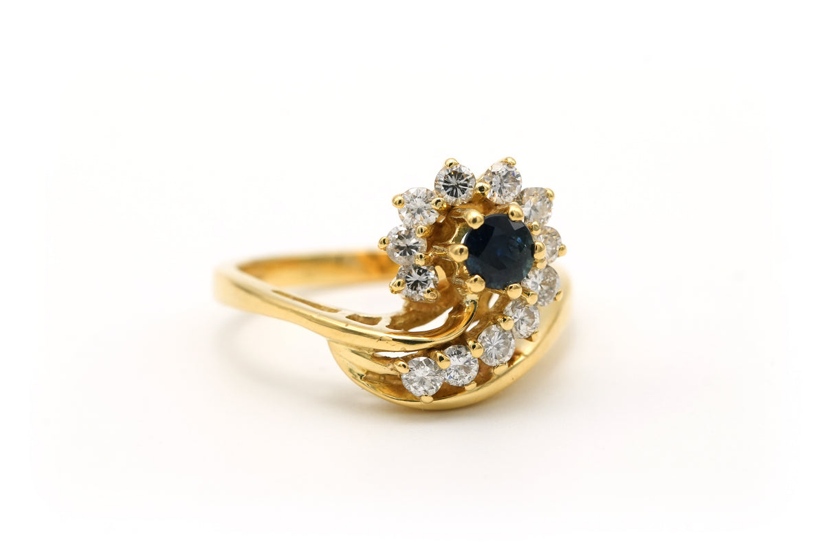 Bague Entourage en or jaune, saphir et diamants