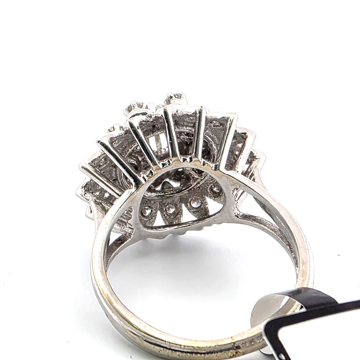 Bague Marguerite en or blanc et diamants