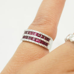 Bague Bandeau en or blanc, rubis, et diamants