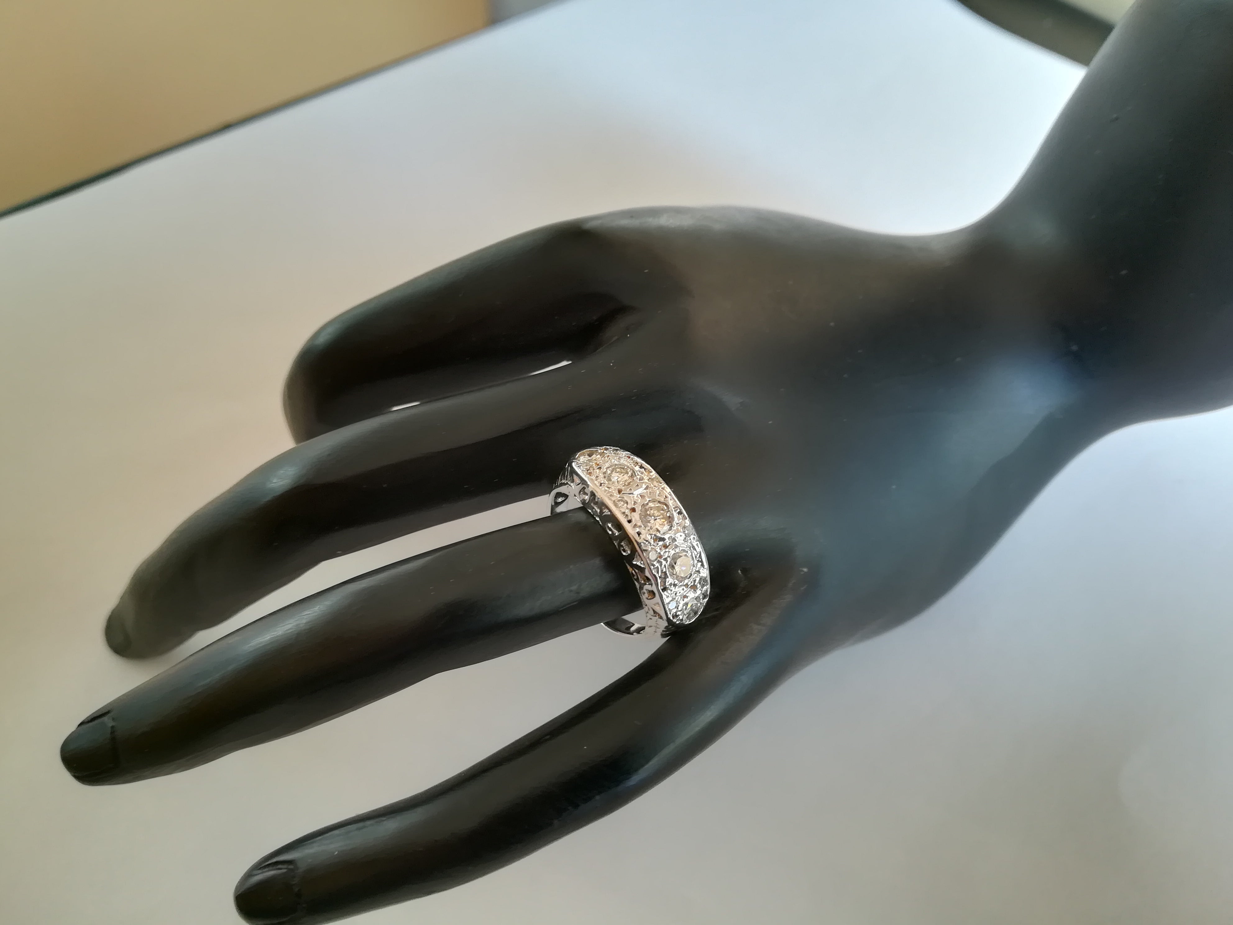 Bague Ancienne Jarretière en or blanc et diamants